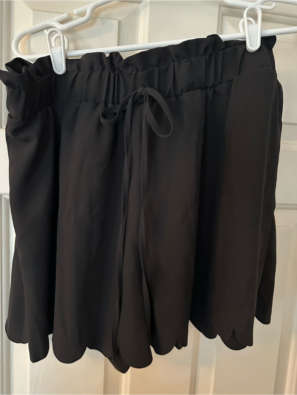 Black Scallop Hem Women’s Drawstring Shorts